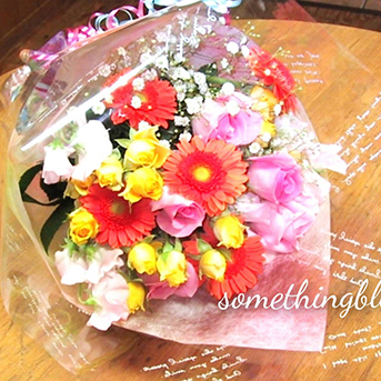 ガーベラとミニバラの花束